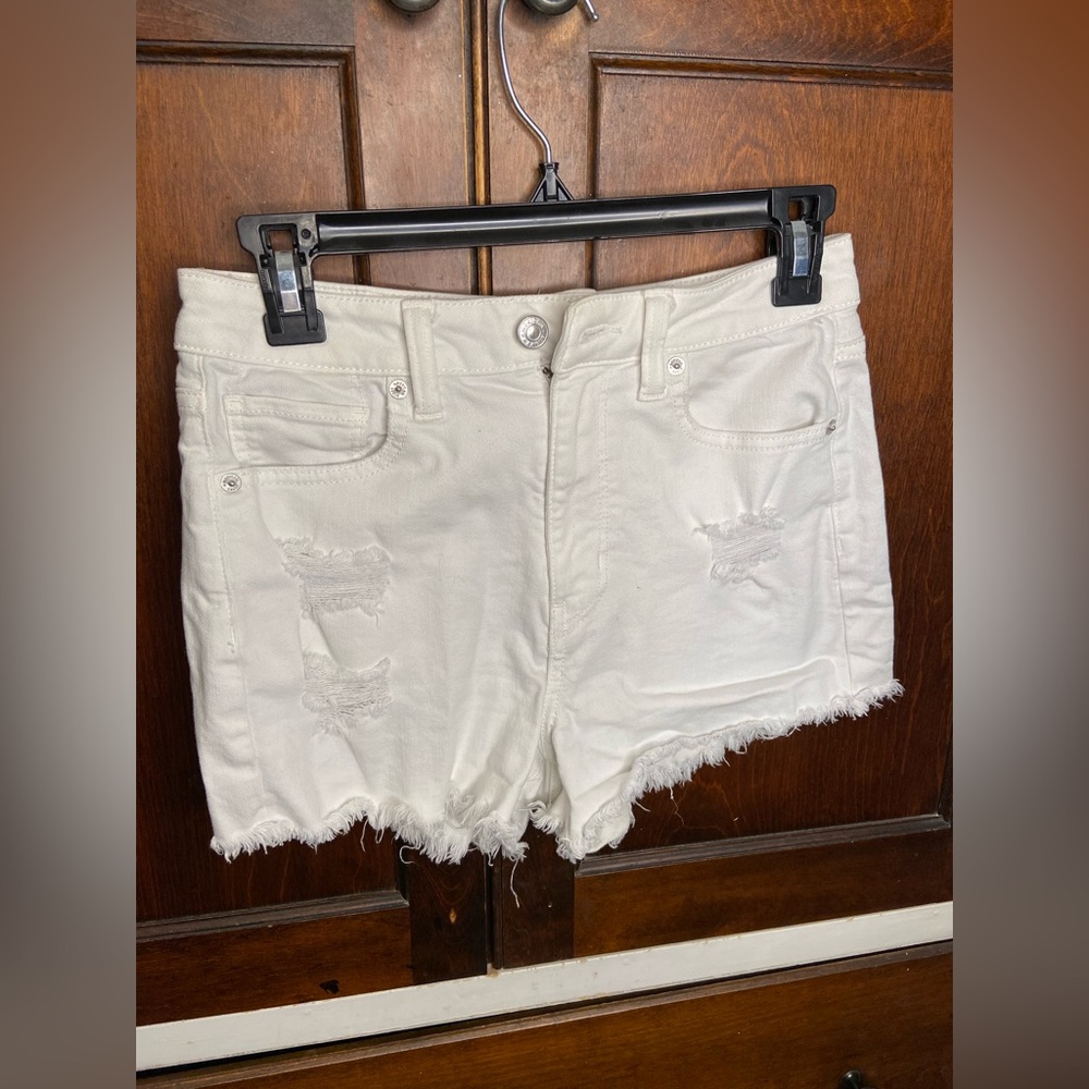 American Eagle white shorts, size two. Good condition. Stretchy.